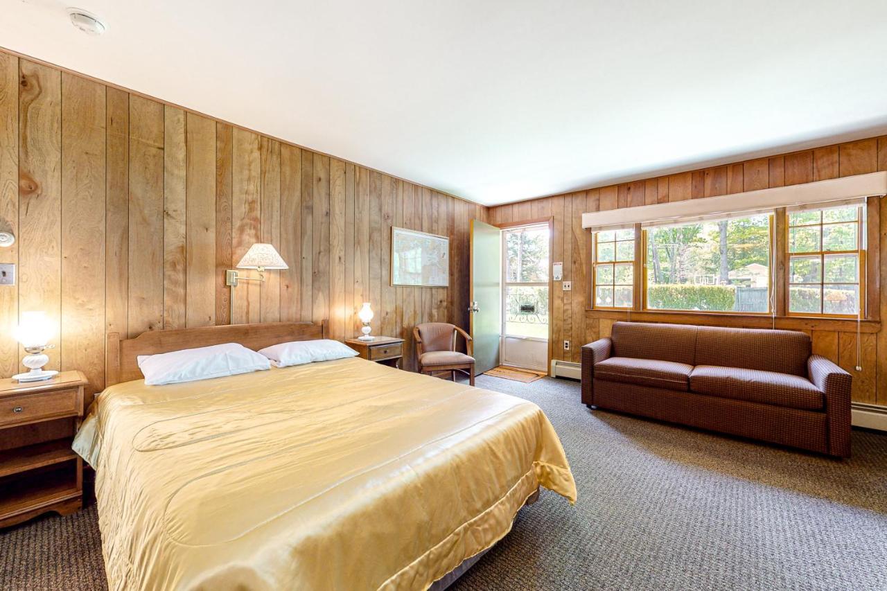 King Birch Lake Homes Alton Room photo