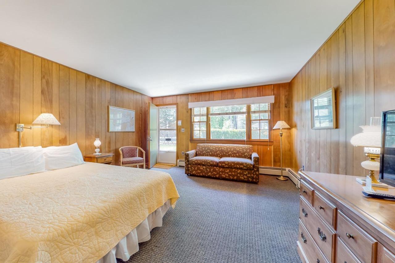 King Birch Lake Homes Alton Room photo