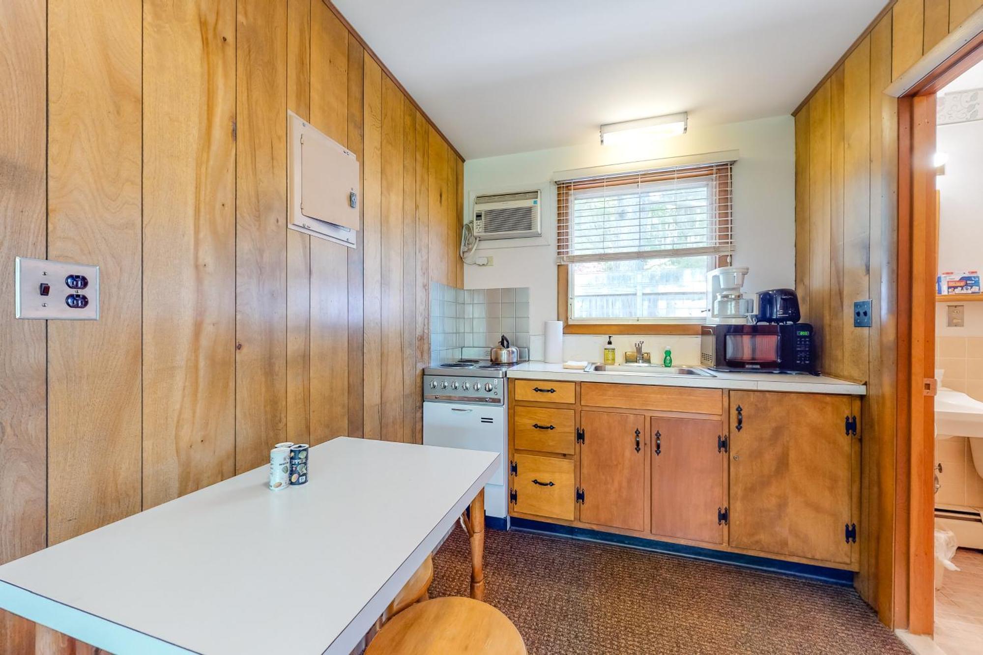 King Birch Lake Homes Alton Room photo